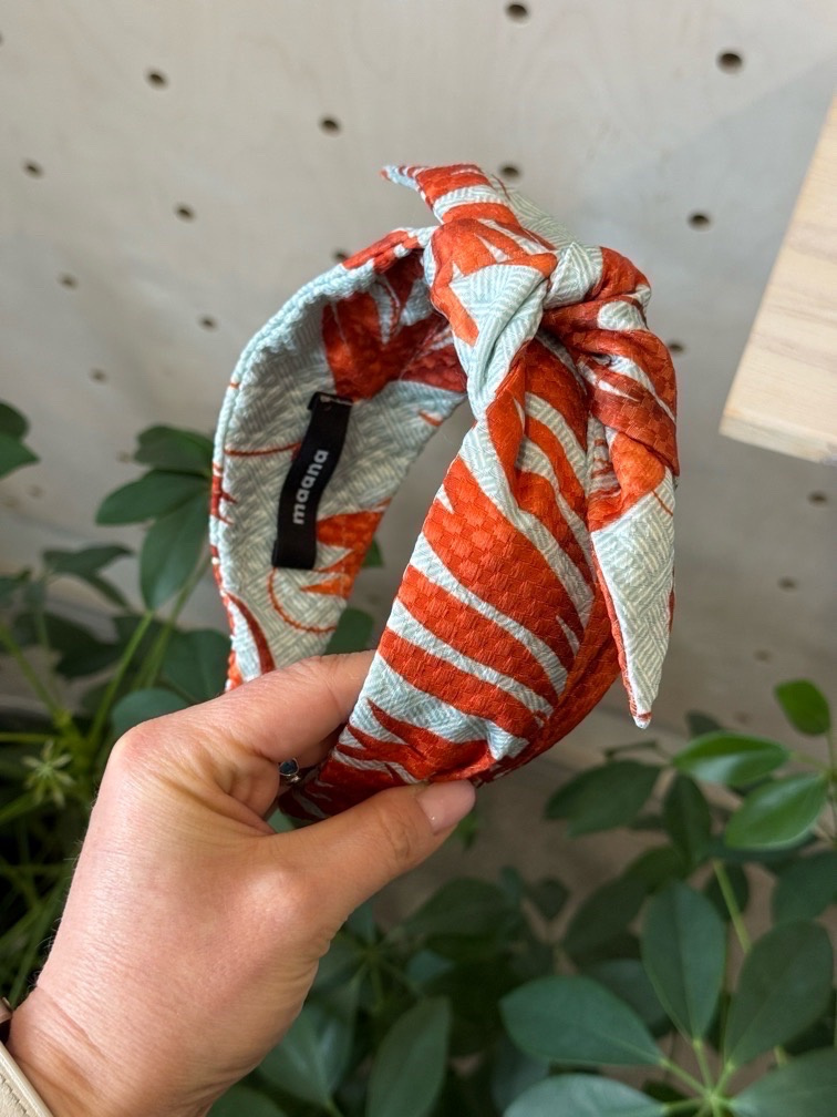Matu Stīpiņa ar banti Tropical