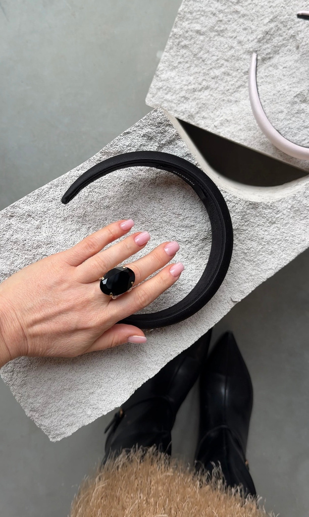 Black MUSE ring and headband lifestyle